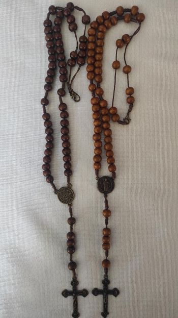 terco-de-pescoco-sao-bento-madeira-cruz-metal