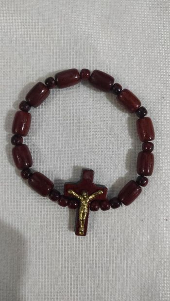 bracelete-madeira-mod-dezena-ccontas-de-madeira-cruz-ccristo