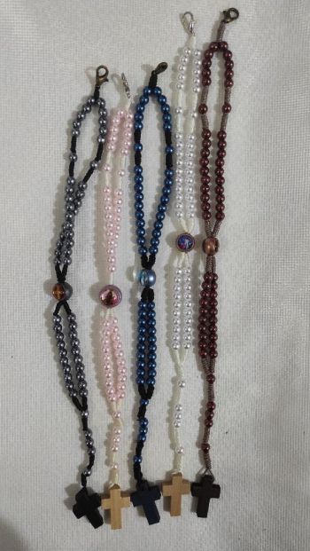 terco-de-pulso-acrilico-n6-cruz-madeira-cores-sortidos