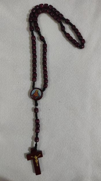 terco-jesus-tipo-madeira-pescoco