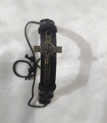 pulseiras-elasticas-couro-cruz-jesus