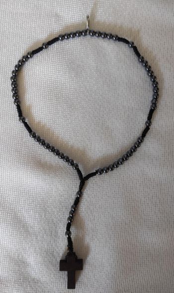 terco-de-hematita-n4-com-cruz-de-madeira